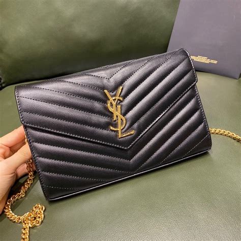 กระเป๋า Yves Saint Laurent ราคา .